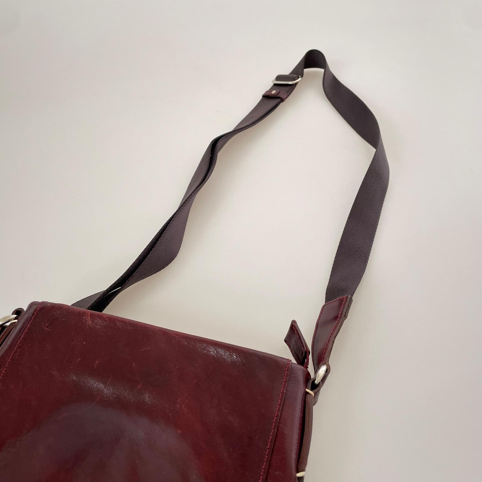 ショルダーバッグ TOTEM RE VOOO レザーショルダーバッグ レッド