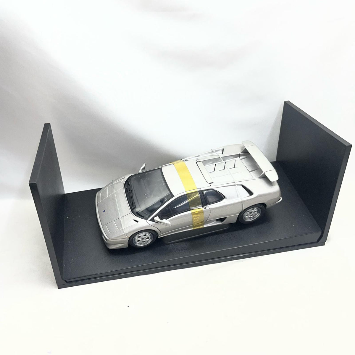 AUTOart 1/18 LAMBORGHINI DIABLO スケールカー