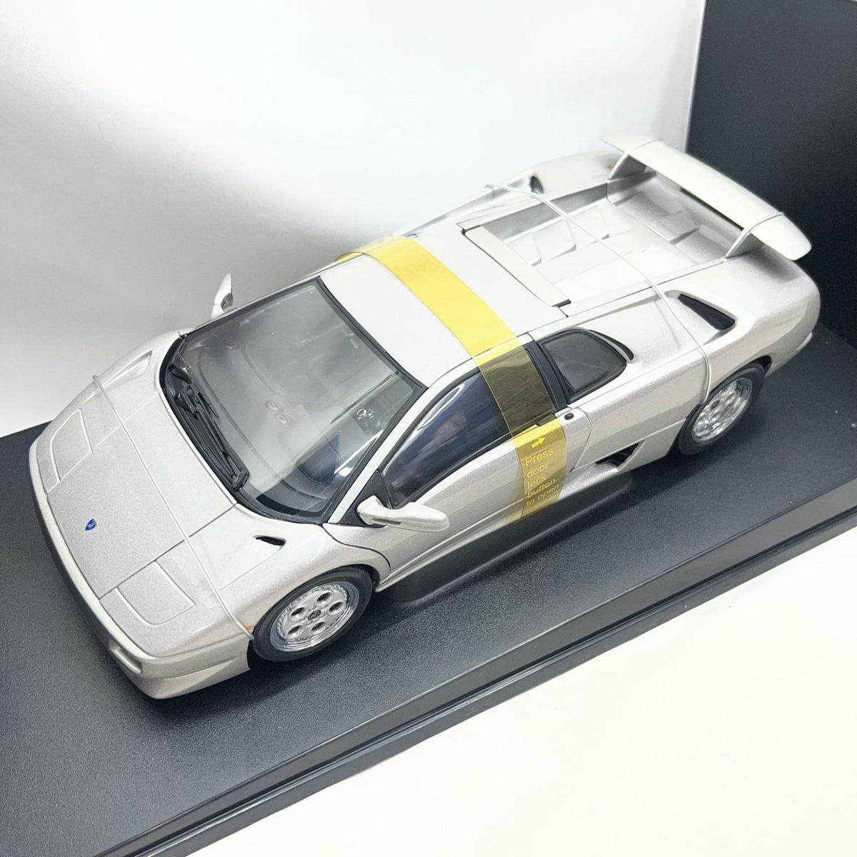 AUTOart 1/18 LAMBORGHINI DIABLO スケールカー