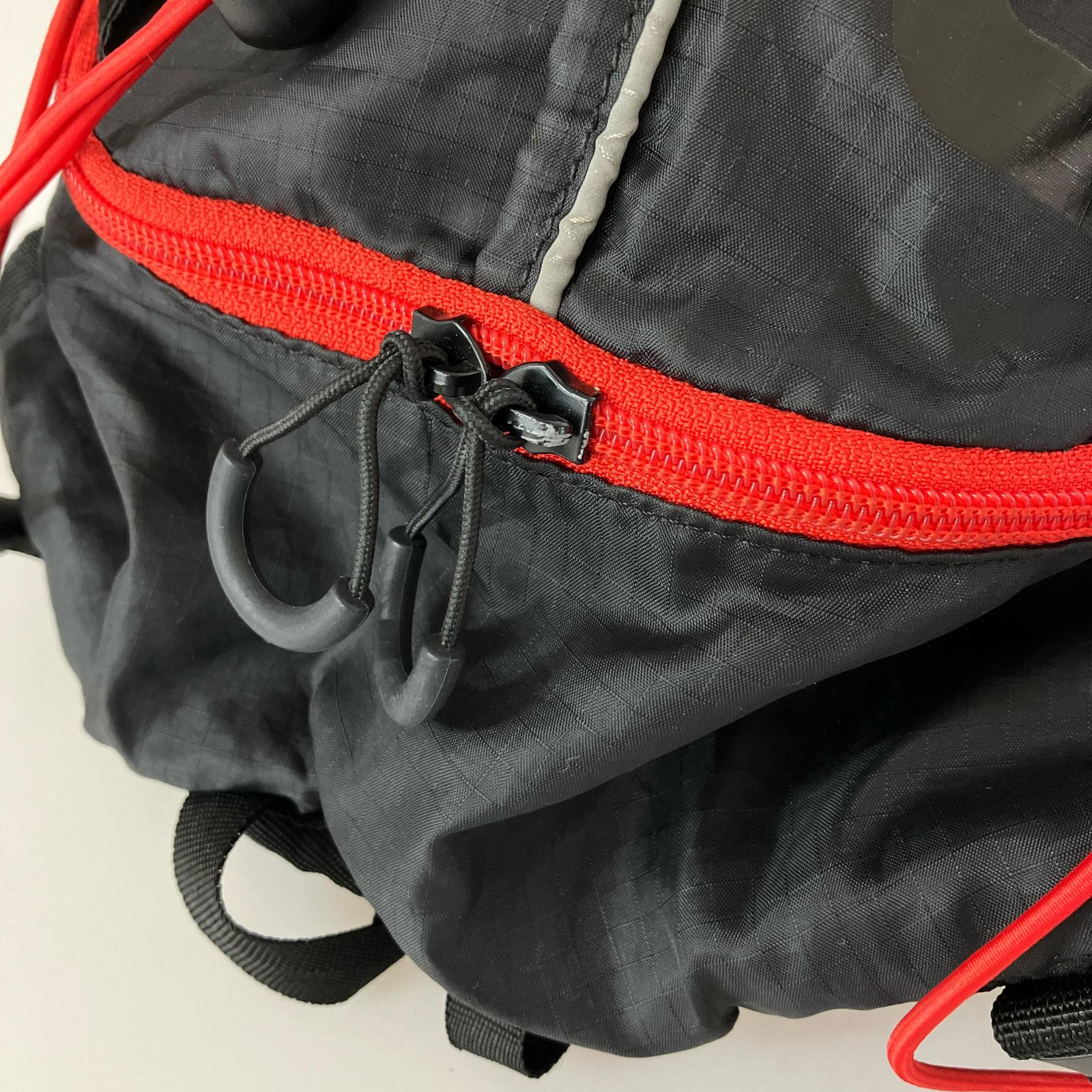 リュック・デイパック relic 11L 赤黒