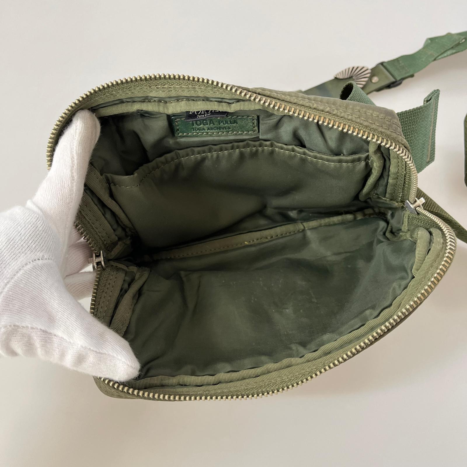 ショルダーバッグ × TOGA PULLA ベルトバッグ カーキ