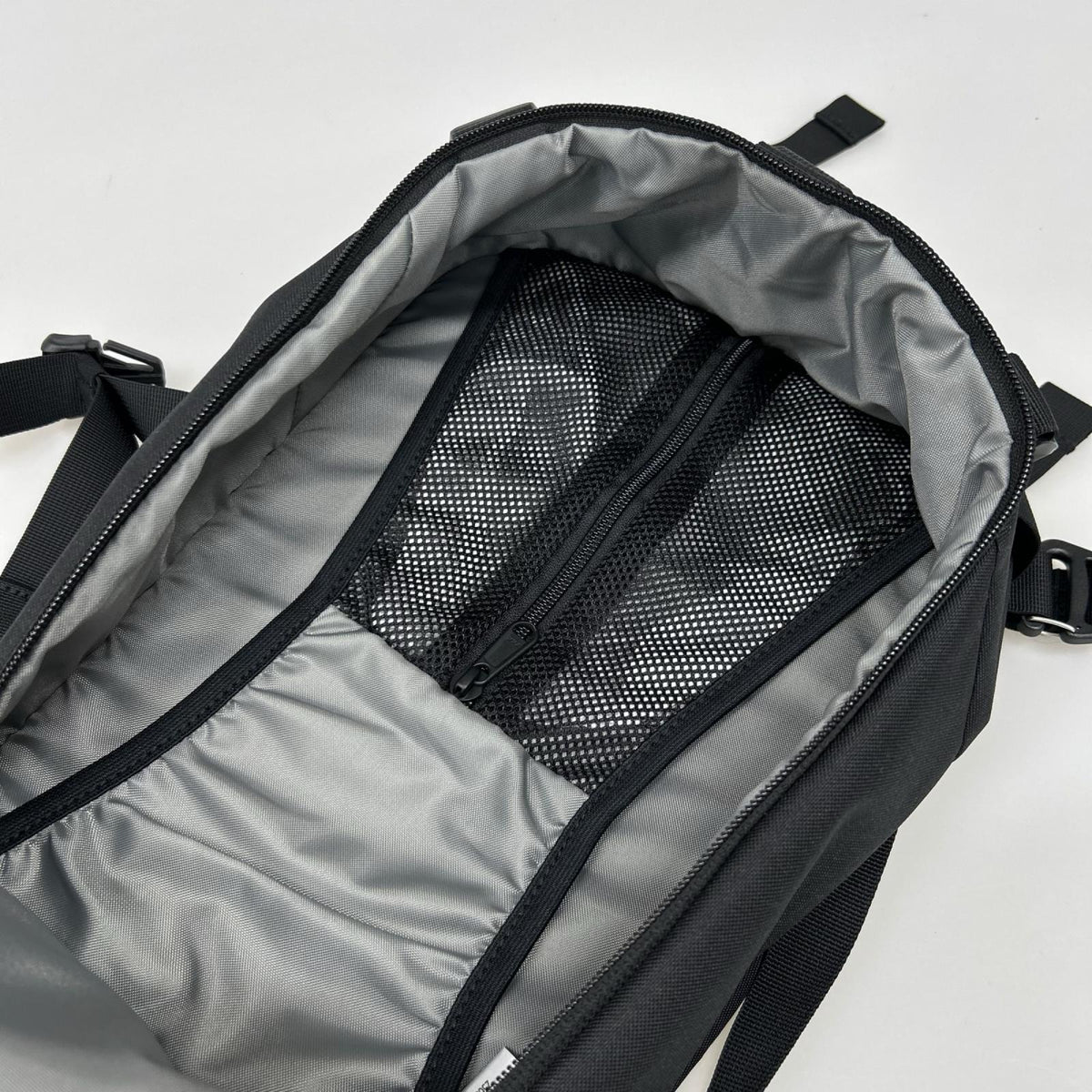 ショルダーバッグ THE NORTH FACE LEAP Sling 7L スリングバッグ ブラック ブラック