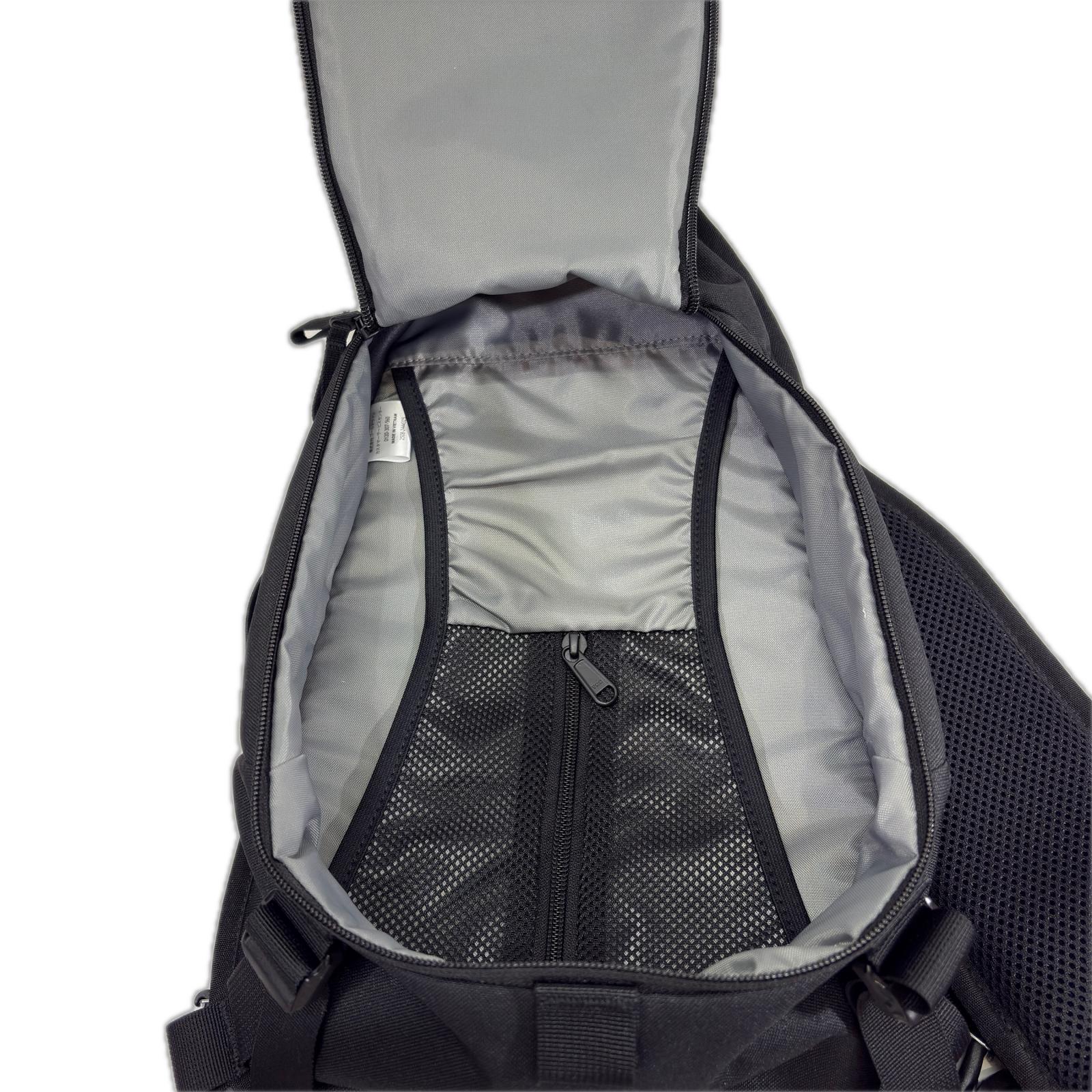 ボディバッグ Leap Sling