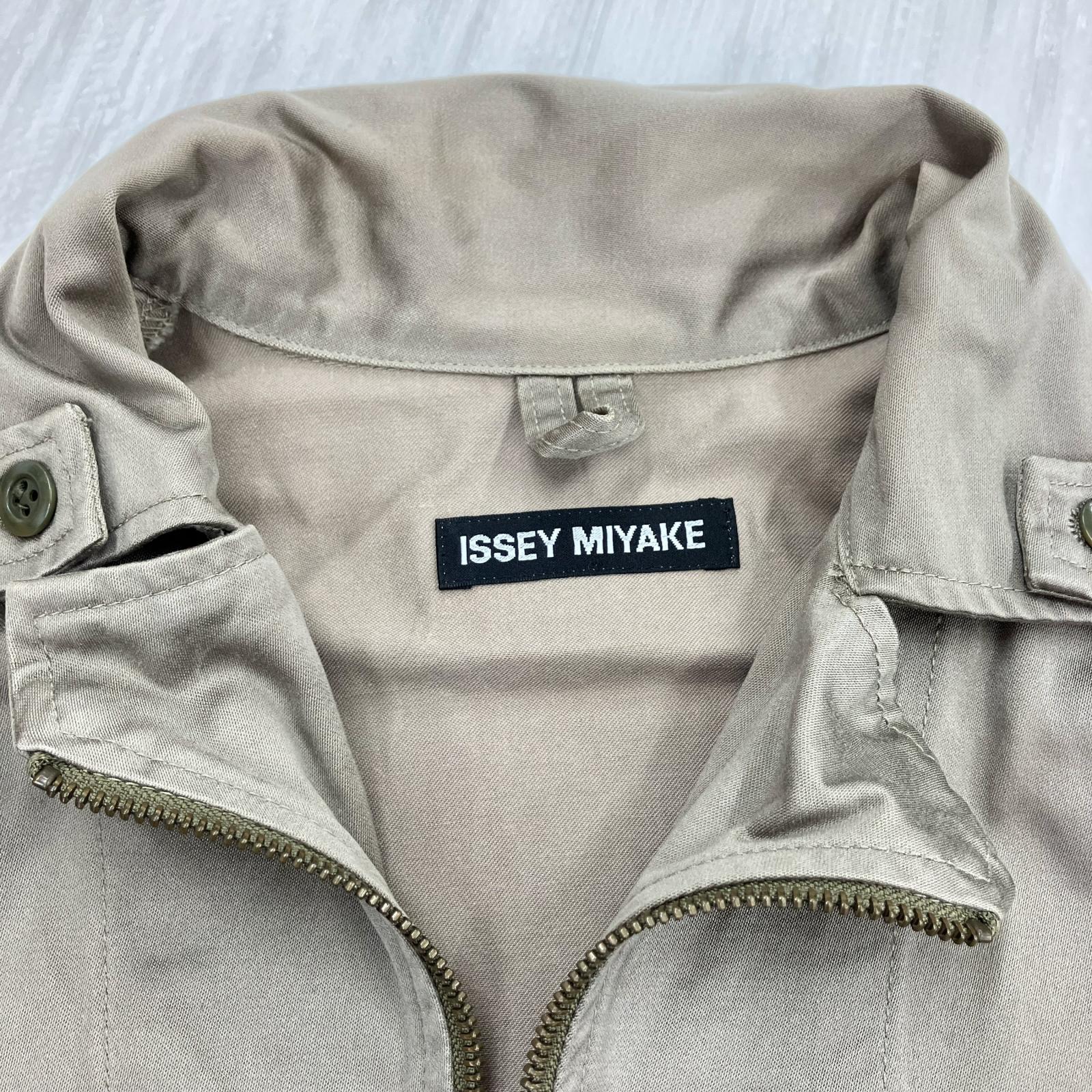 ジャケット ISSEY MIYAKE ワッペン付 ボンバージャケット カーキ カーキ
