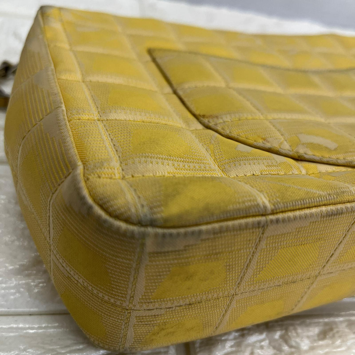 CHANEL ニュートラベルライン・マトラッセショルダーバッグ