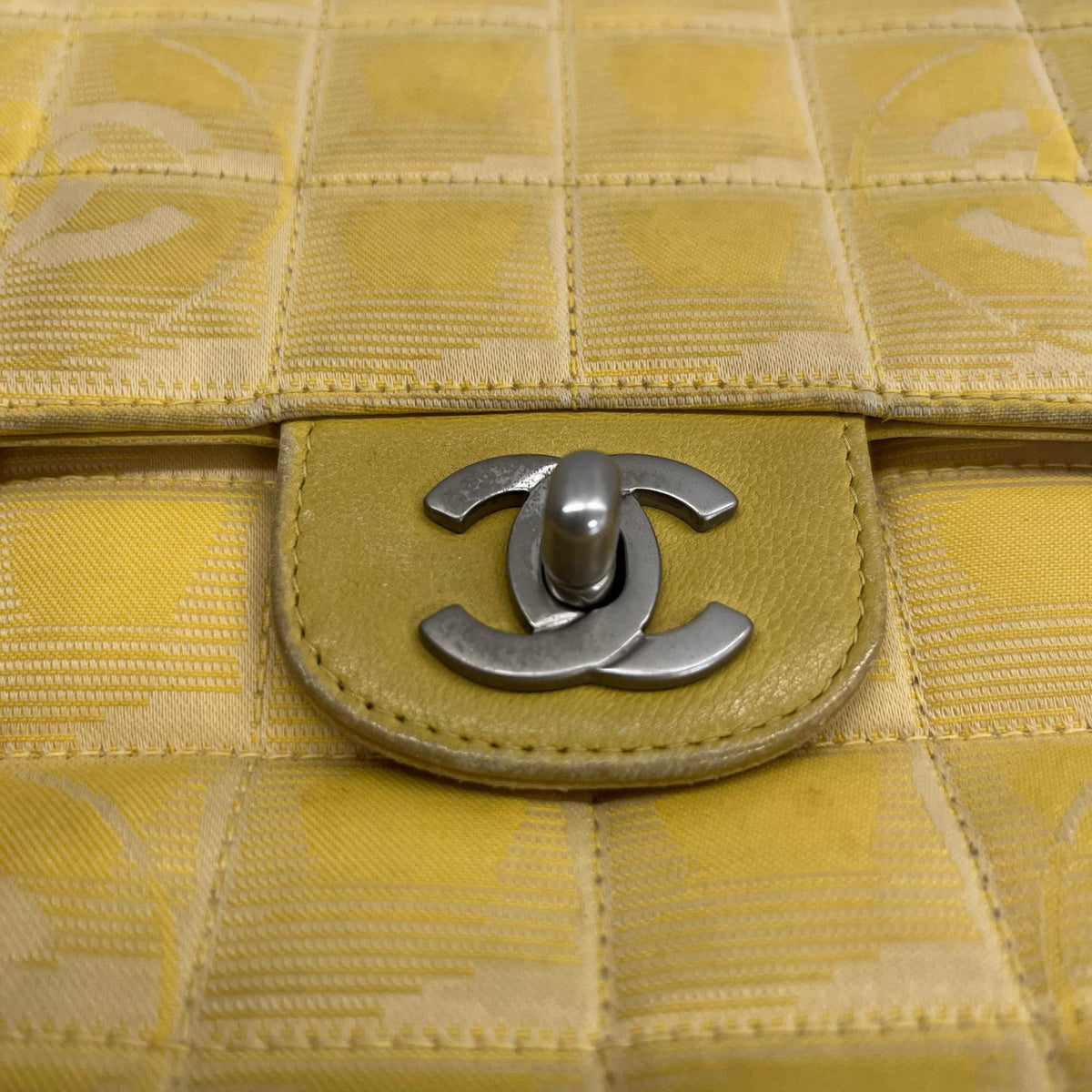 CHANEL ニュートラベルライン・マトラッセショルダーバッグ