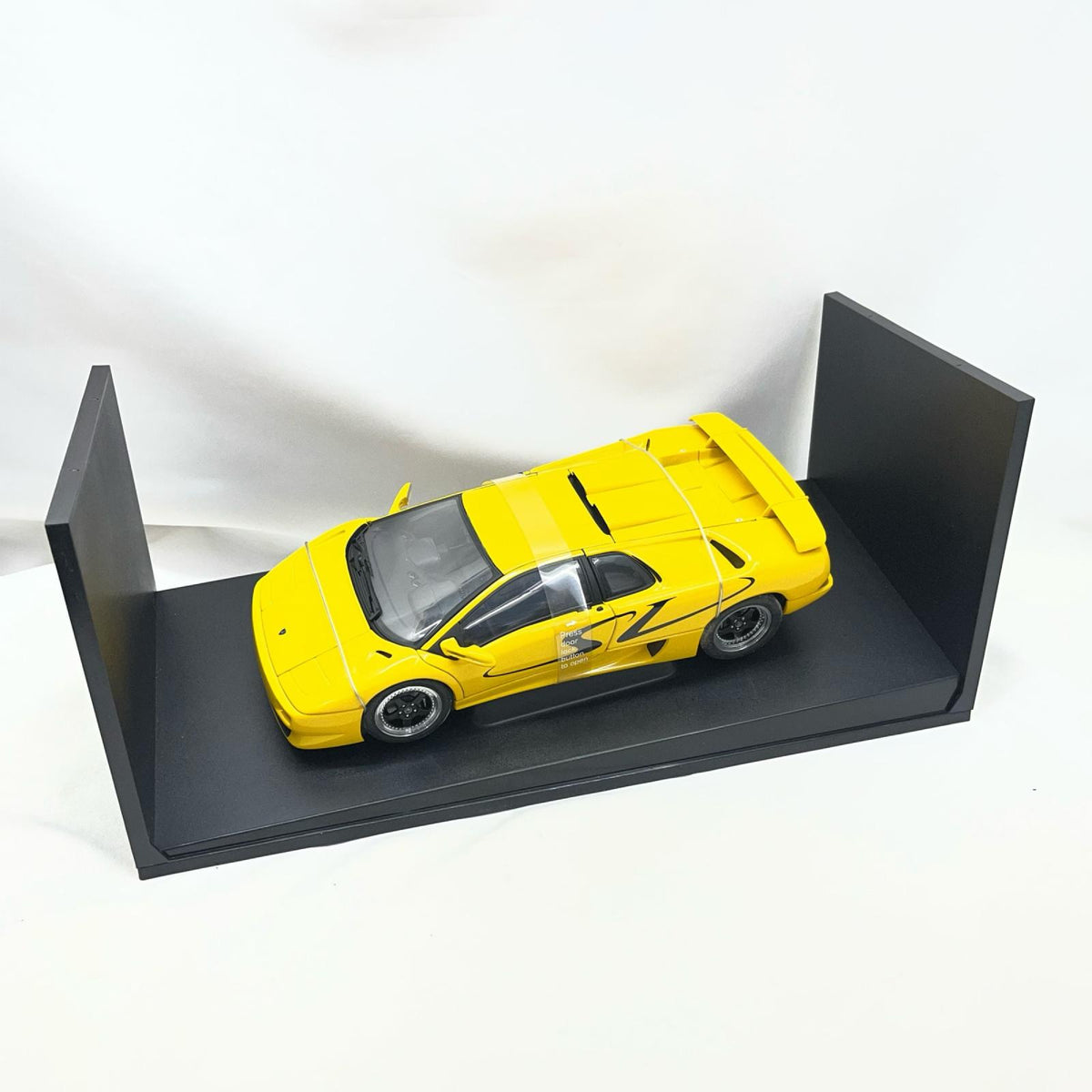 AUTOart 1/18 LAMBORGHINI DIABLO SV スケールカー