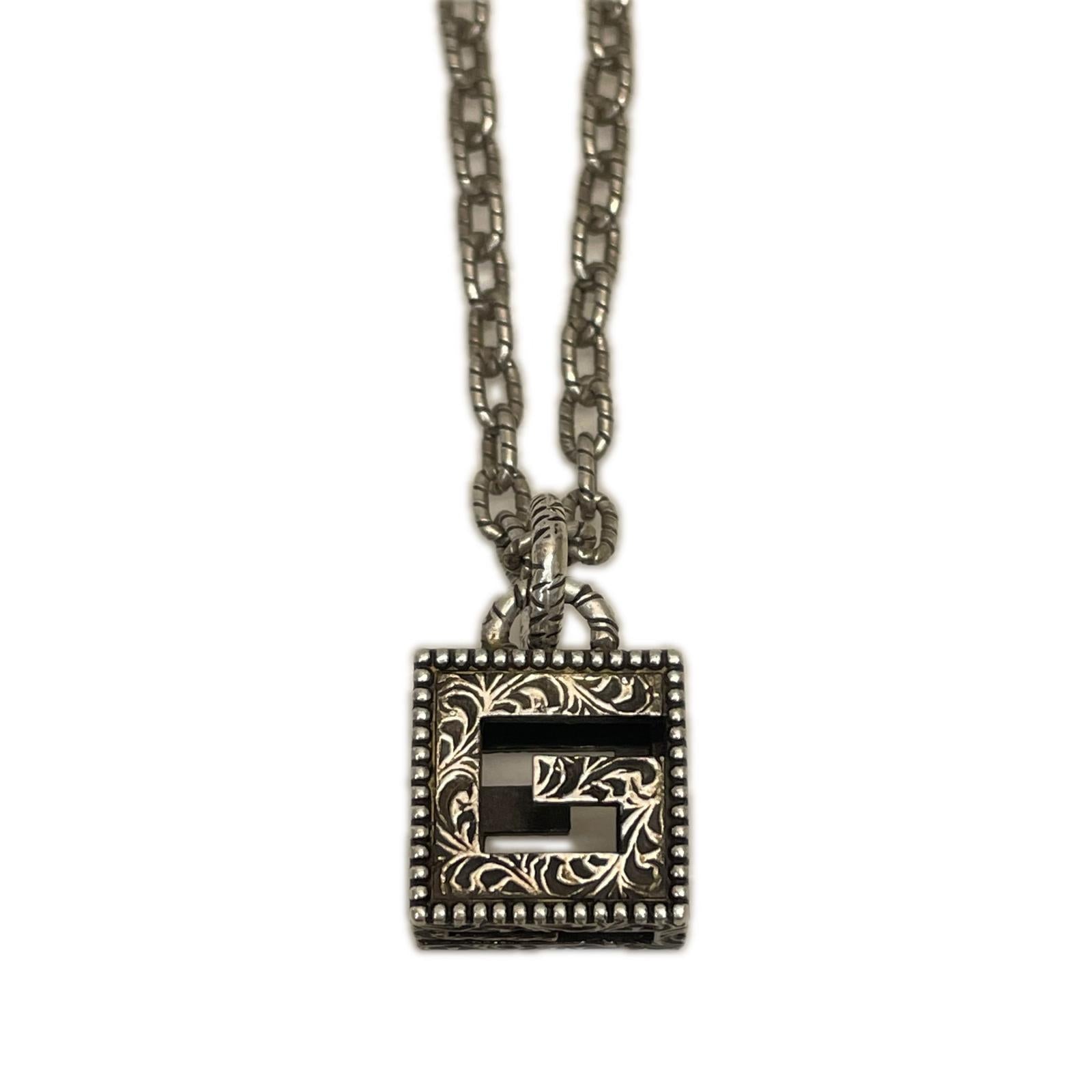 GUCCI スクエアG キューブ シルバーネックレス
