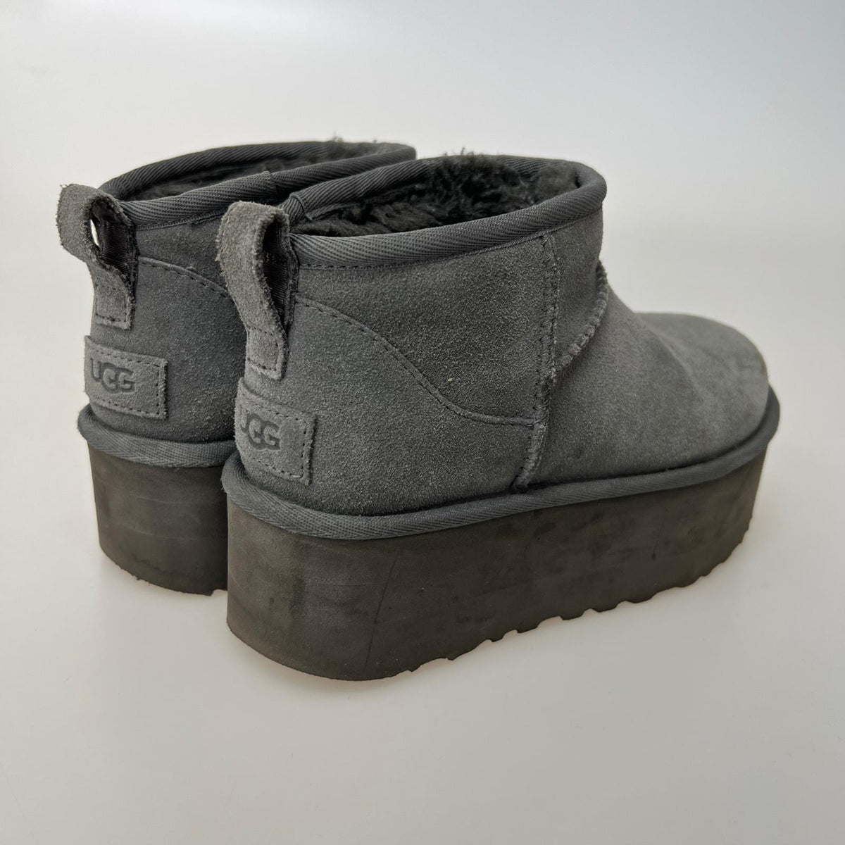 ブーツ Classic Ultra Mini Platform/23.0/グレー 23cm (US5 UK4 1/2 EU36) グレー