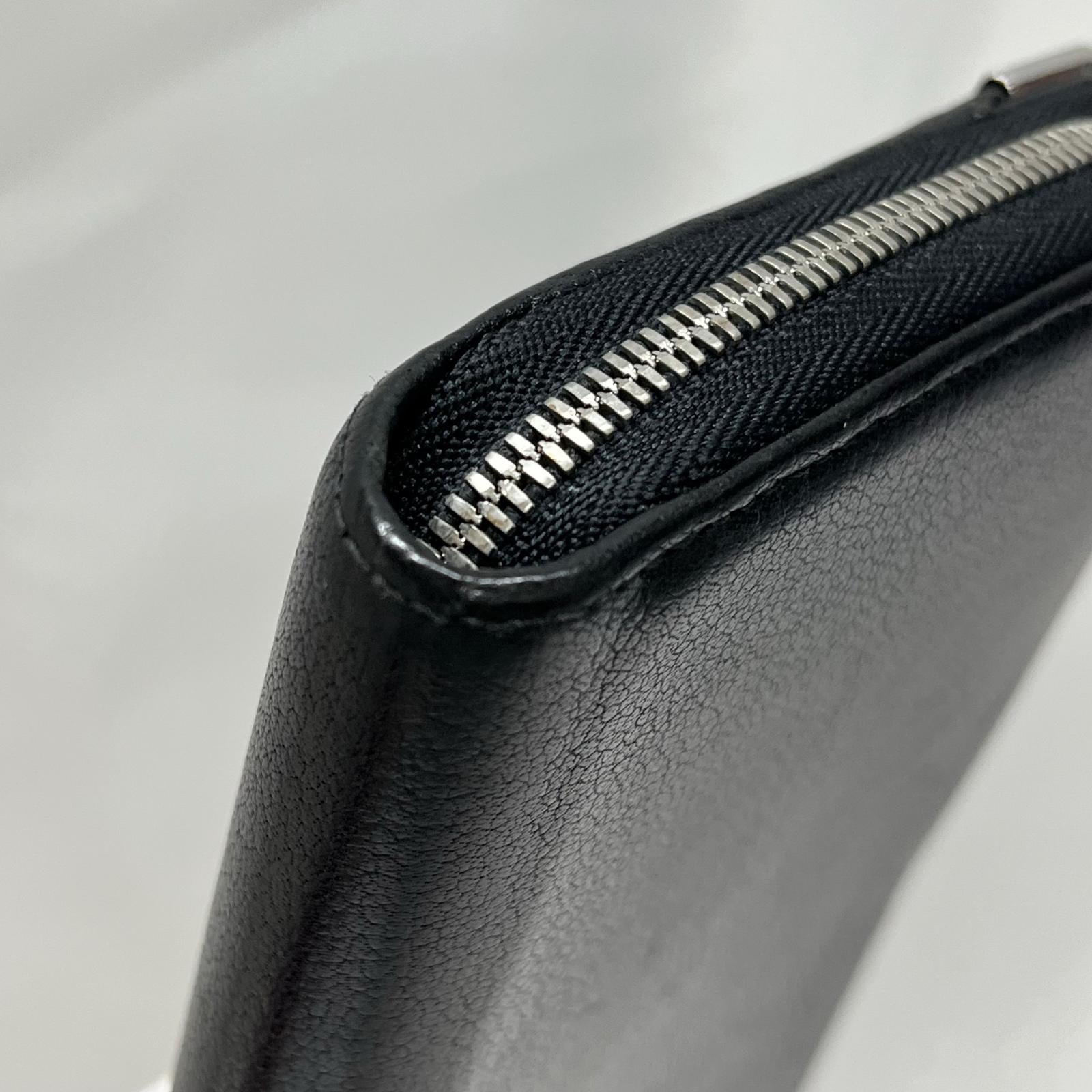 ラウンドジップウォレット 黒 レザー