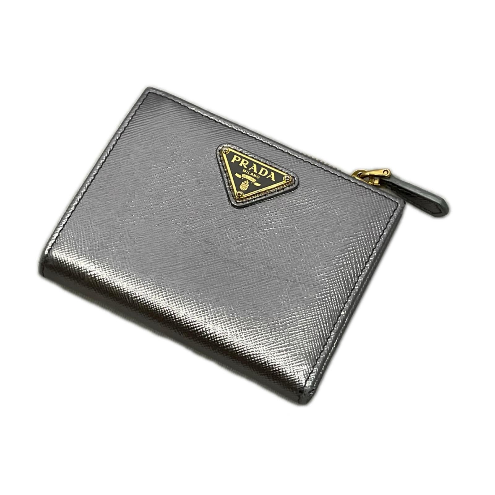 PRADA サフィアーノトライアングル 財布 シルバーカラー