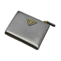 PRADA サフィアーノトライアングル 財布 シルバーカラー