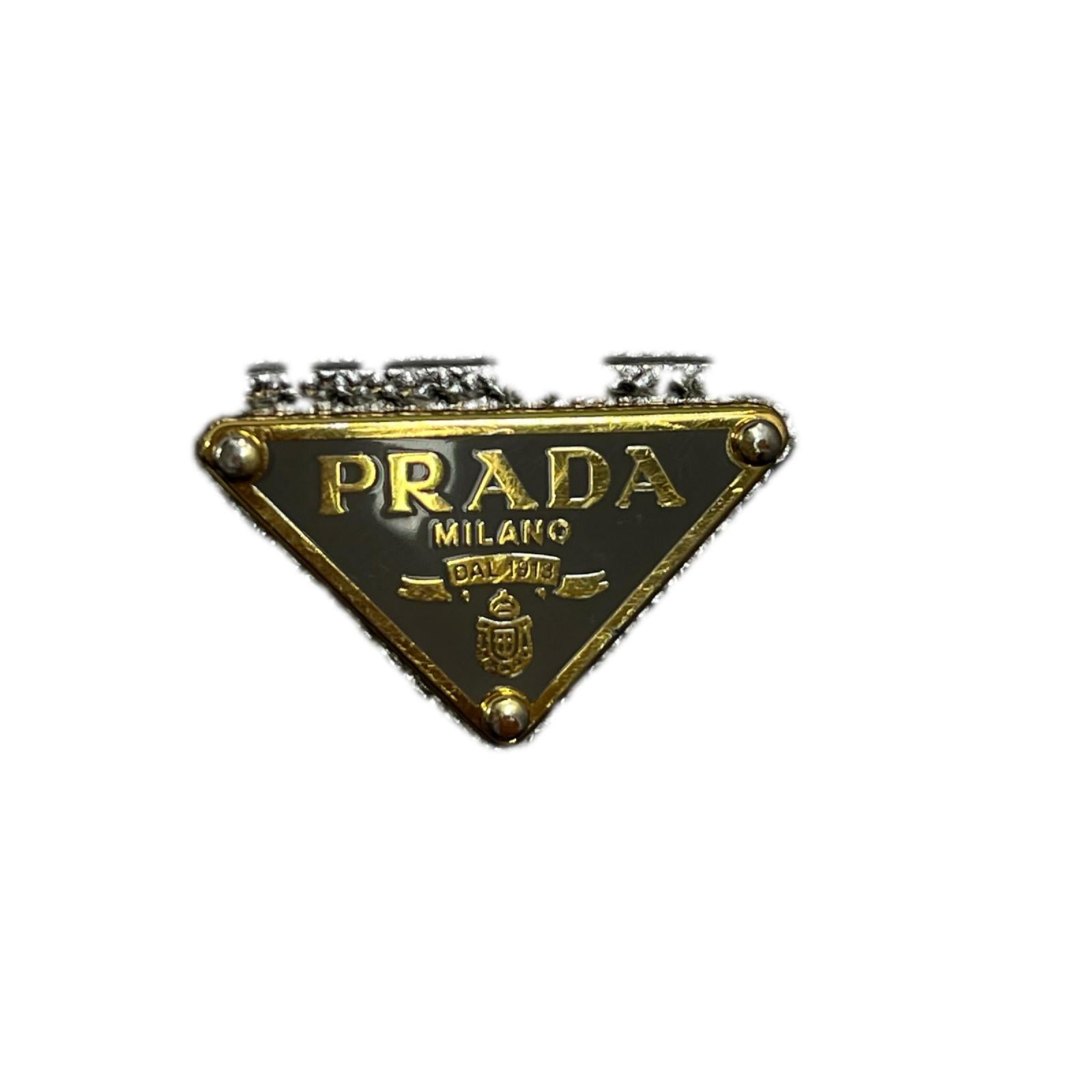 PRADA サフィアーノトライアングル 財布 シルバーカラー