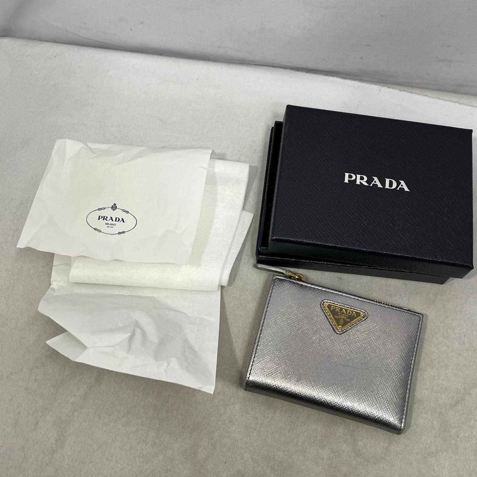 PRADA サフィアーノトライアングル 財布 シルバーカラー