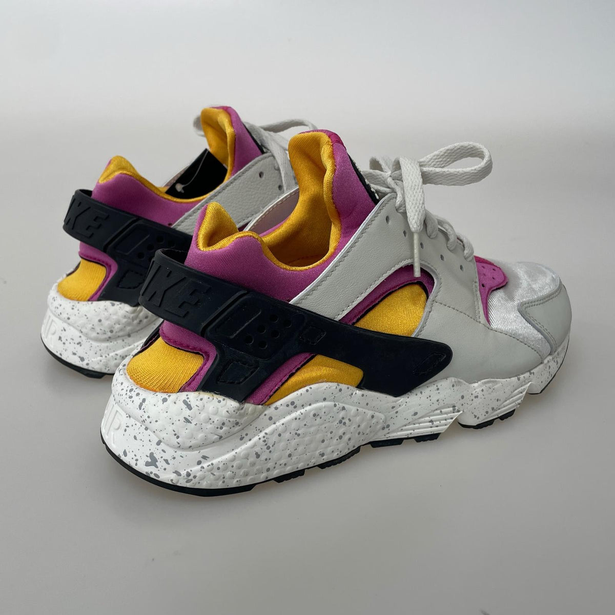 スニーカー AIR HUARACHE (27.0cm) DD1068-003 27cm (US9 UK8 1/2 EU44) ホワイト