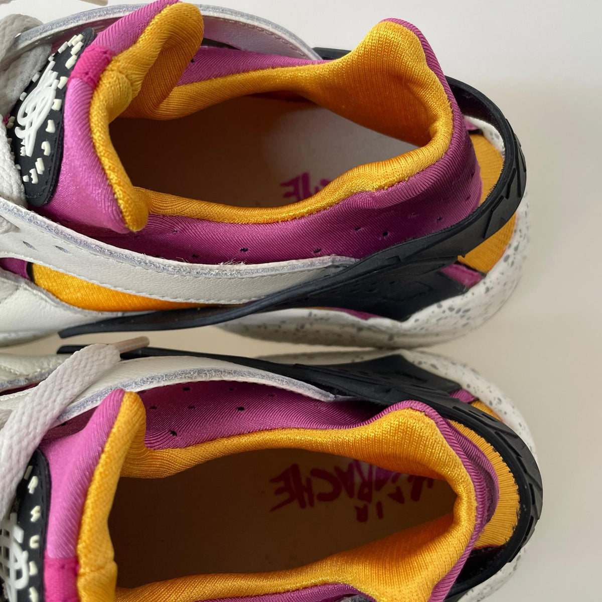 スニーカー AIR HUARACHE (27.0cm) DD1068-003 27cm (US9 UK8 1/2 EU44) ホワイト