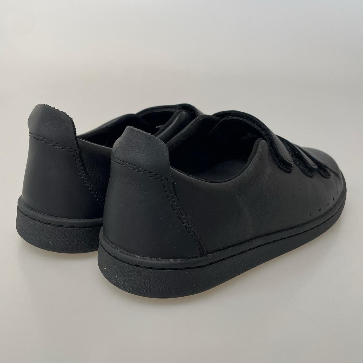 スニーカー Clarks ベルクロローカットスニーカーBK ブラック