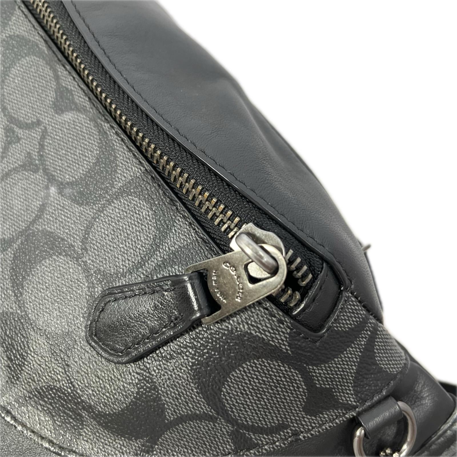 COACH シグネチャー ボディバッグ F84711