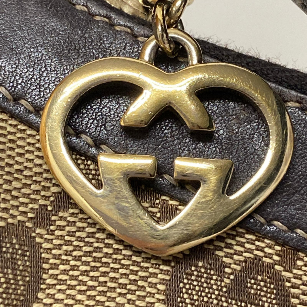 GUCCI GGキャンバス ラブリーハートコスメティックポーチ