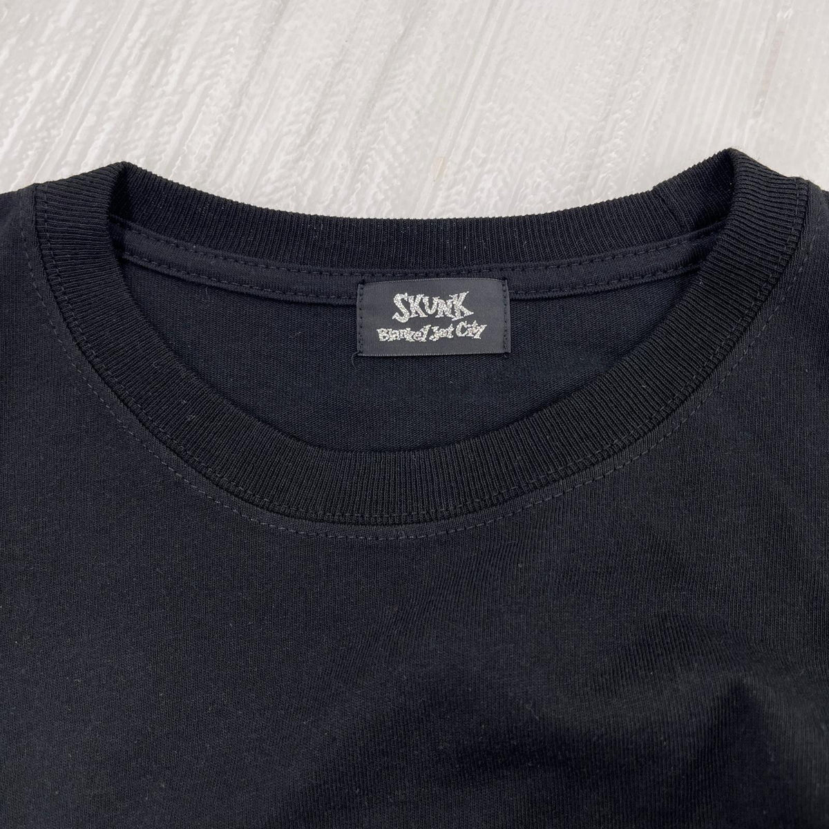 半袖Tシャツ skunk 背面鹿 黒 ブラック