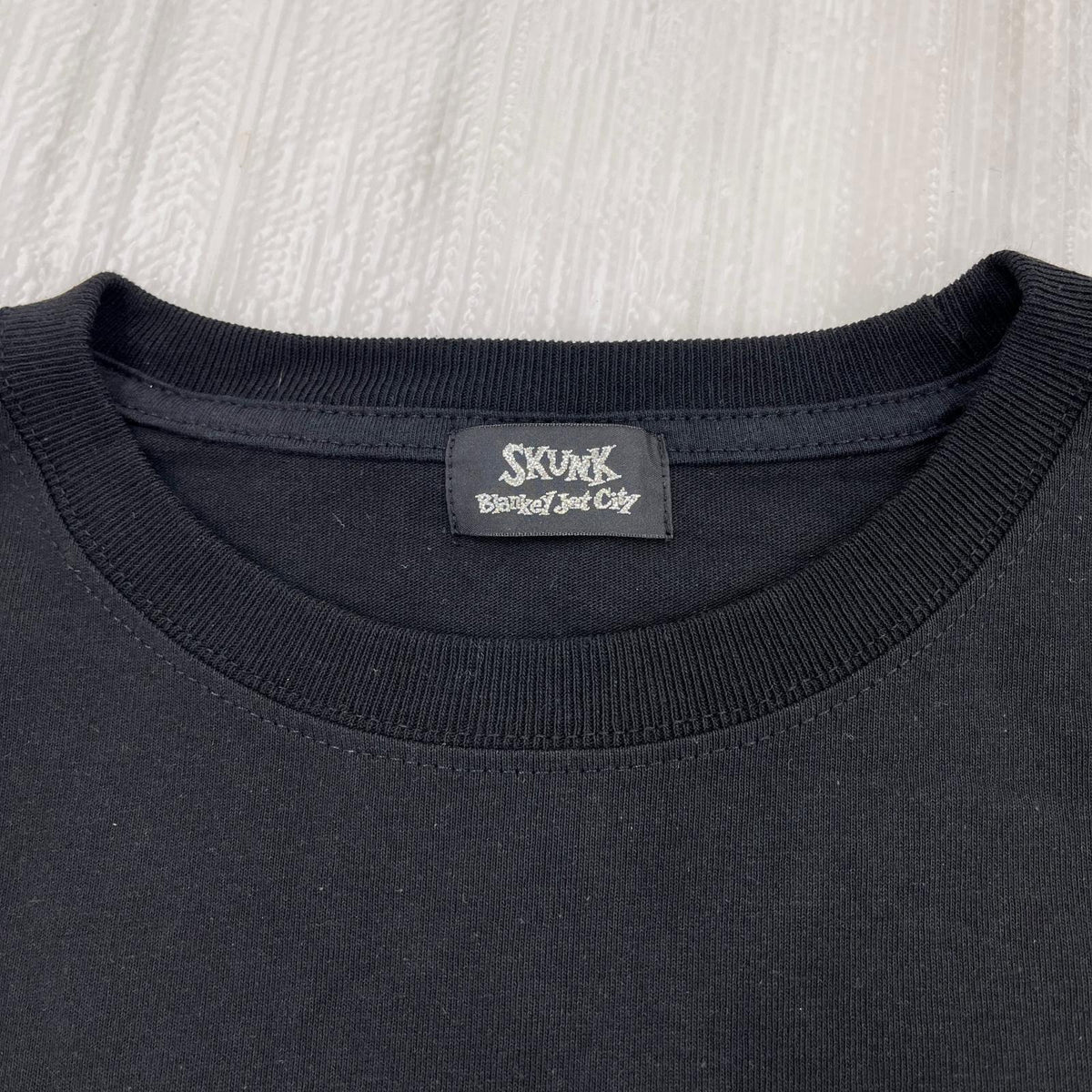 半袖Tシャツ skunk プリント 紫 黄 黒 ブラック
