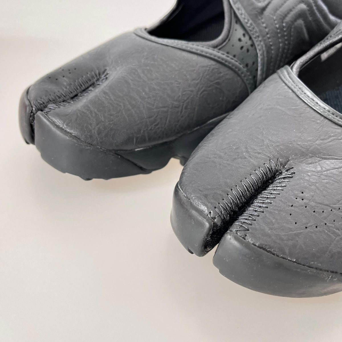 サンダル NIKE Air Rift Leather Anthracite IR5863-060 (29) 29cm (US11 UK10 1/2 EU48) ブラック