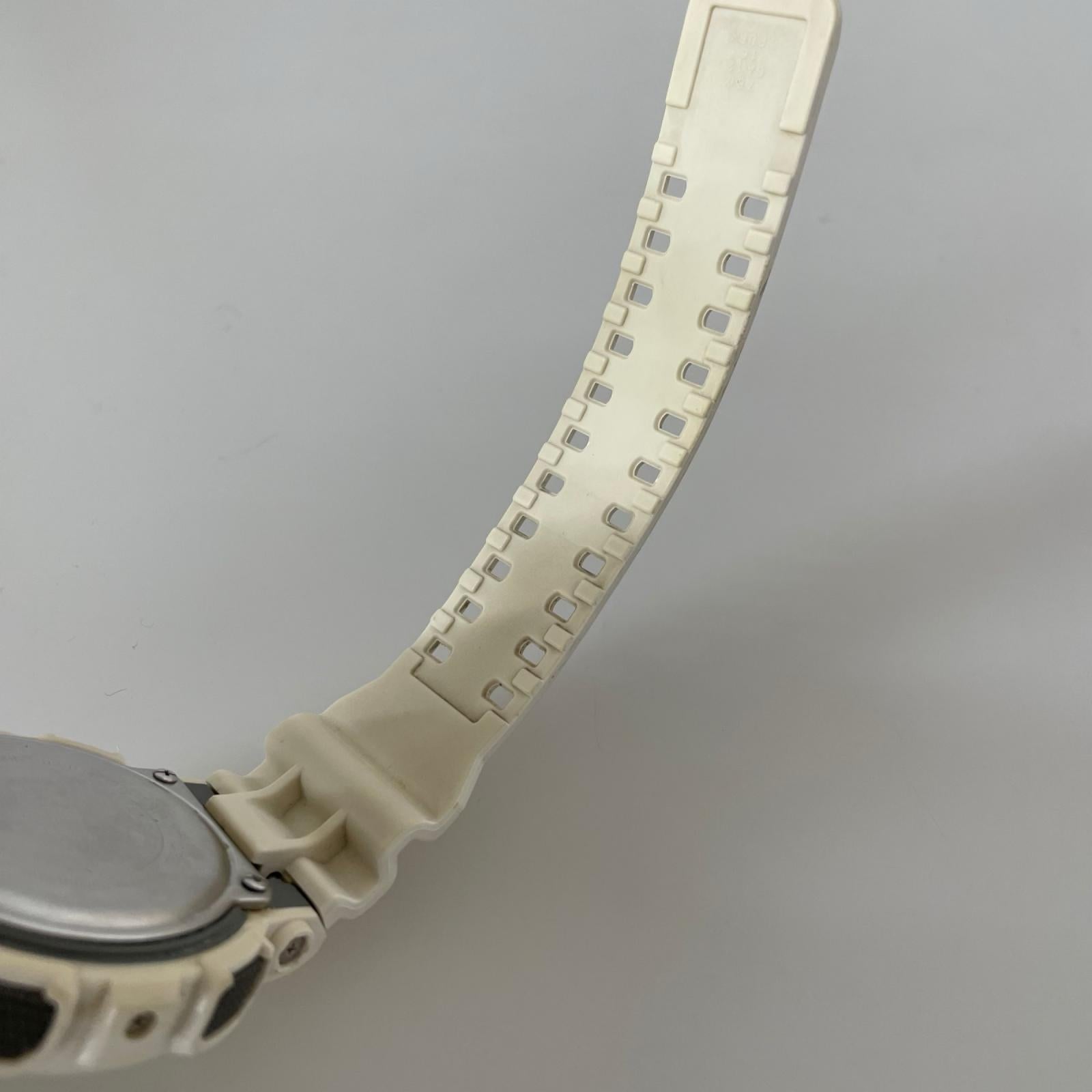 腕時計 GA-100A ホワイト
