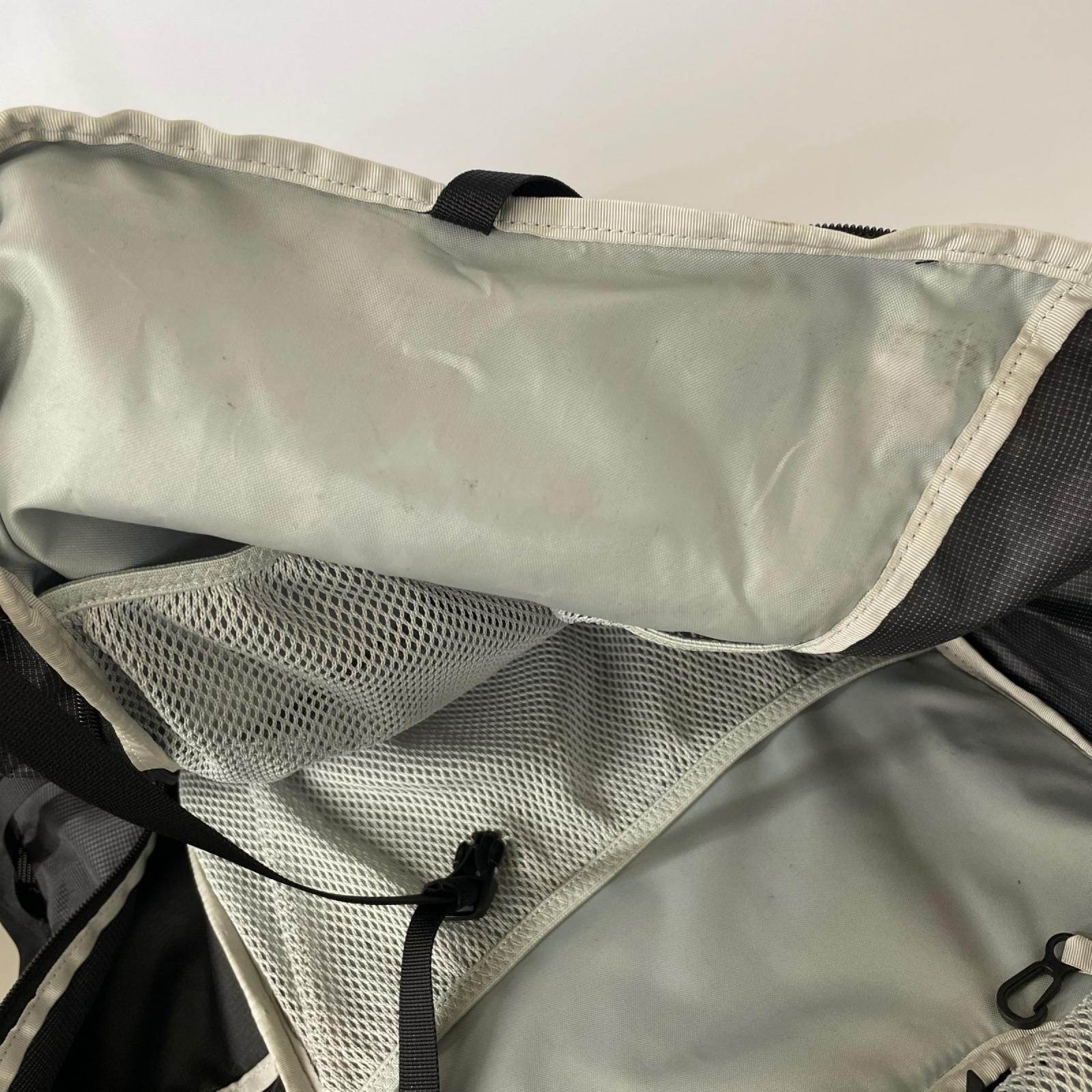 リュック・デイパック GRAFTON 60 黒 ブラック