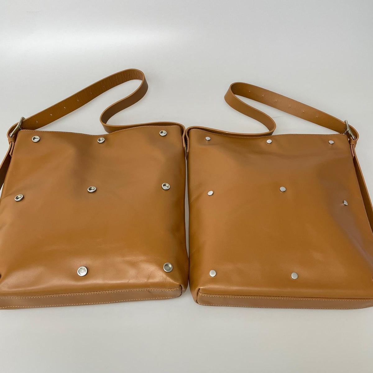 ショルダーバッグ 三角プレート DOCKING SHOULDER BAG キャラメル ブラウン