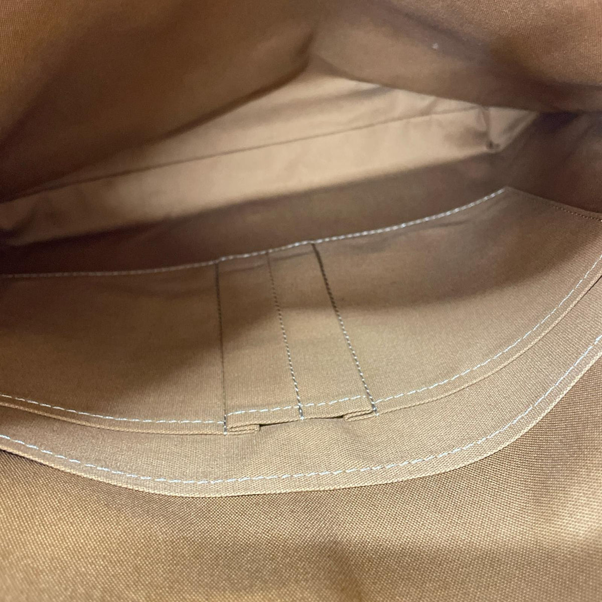 ショルダーバッグ 三角プレート DOCKING SHOULDER BAG キャラメル ブラウン