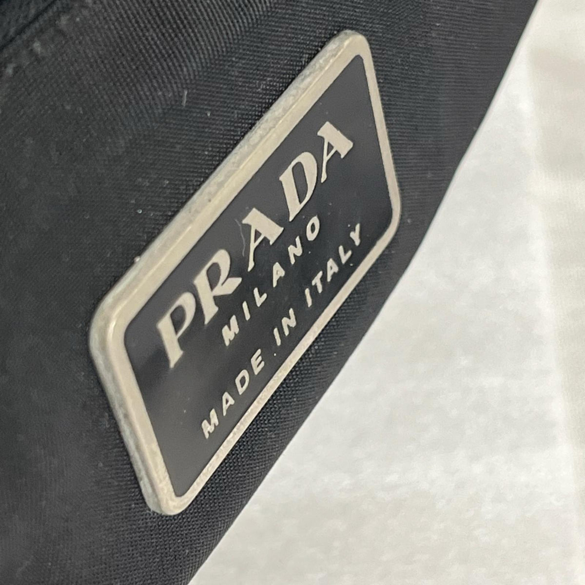 トライアングルロゴ/ナイロンショルダーバッグ