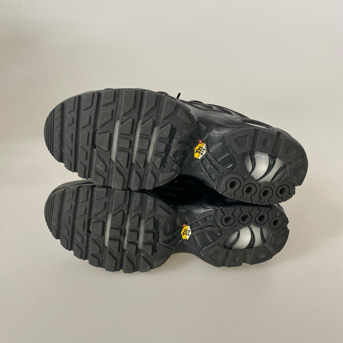 スニーカー AIR MAX PLUS/サイズ26.5cm 26.5cm (US8 1/2 UK8 EU43) ブラック