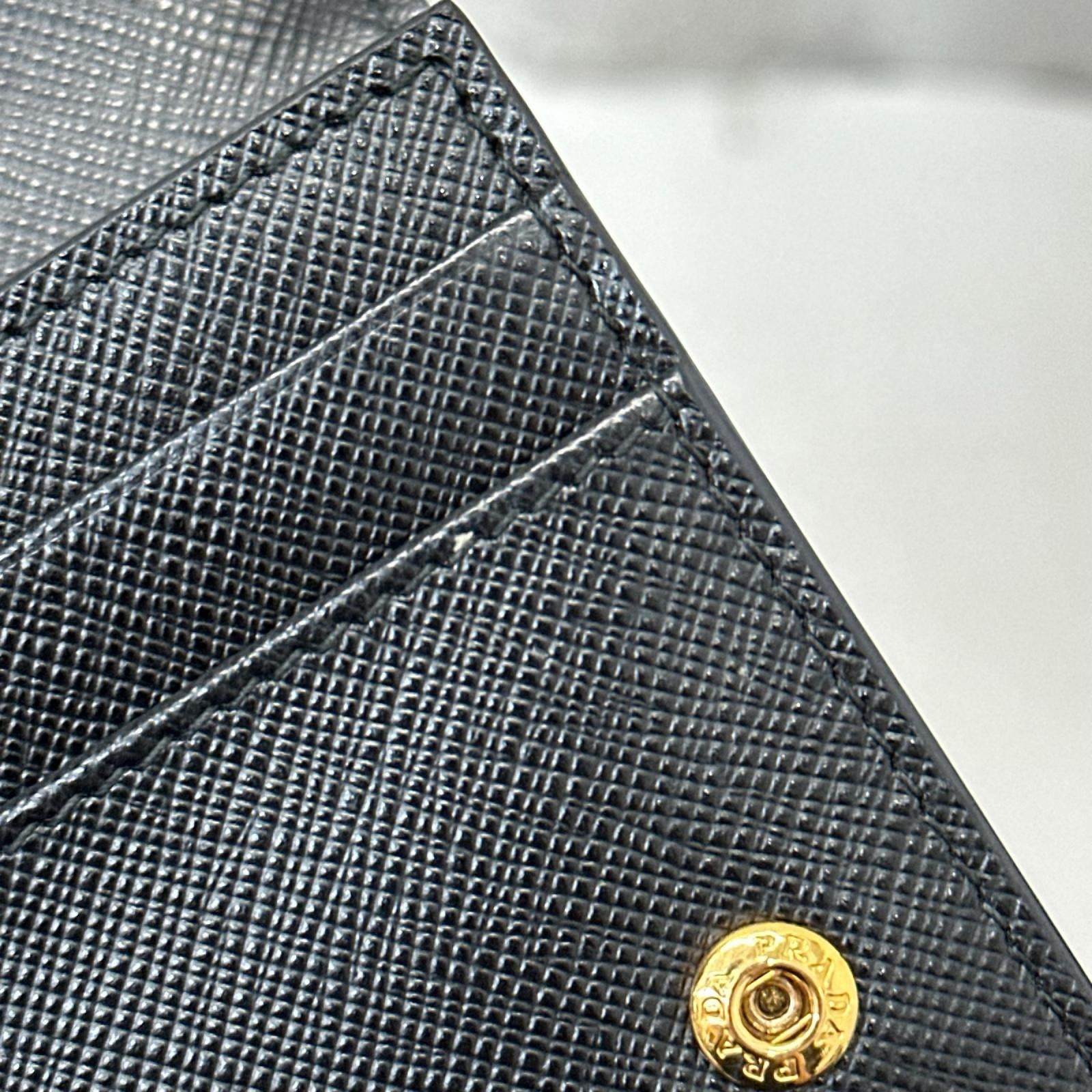 PRADA サフィアーノ 二つ折り長財布 1MH132 2EBW F0002