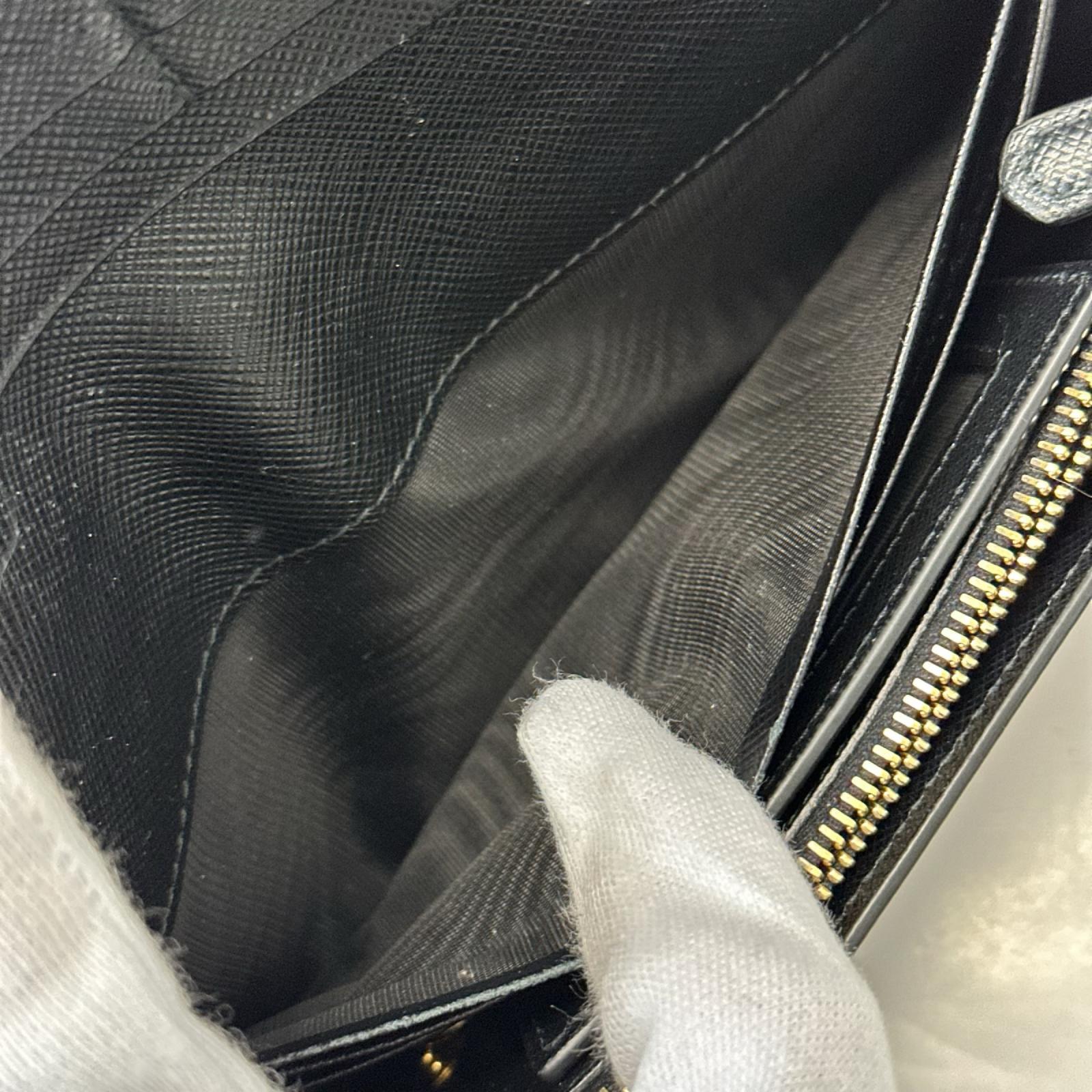 PRADA サフィアーノ 二つ折り長財布 1MH132 2EBW F0002
