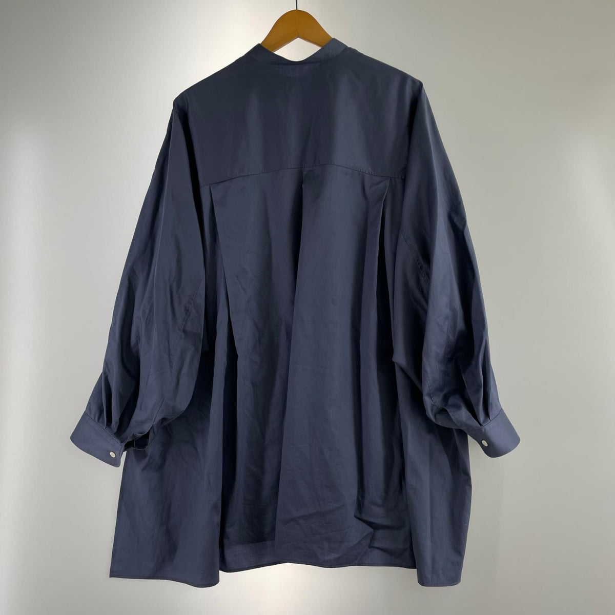 長袖シャツ SLIT BAND COLLAR SHIRT (00) GL233-50294 ブルー