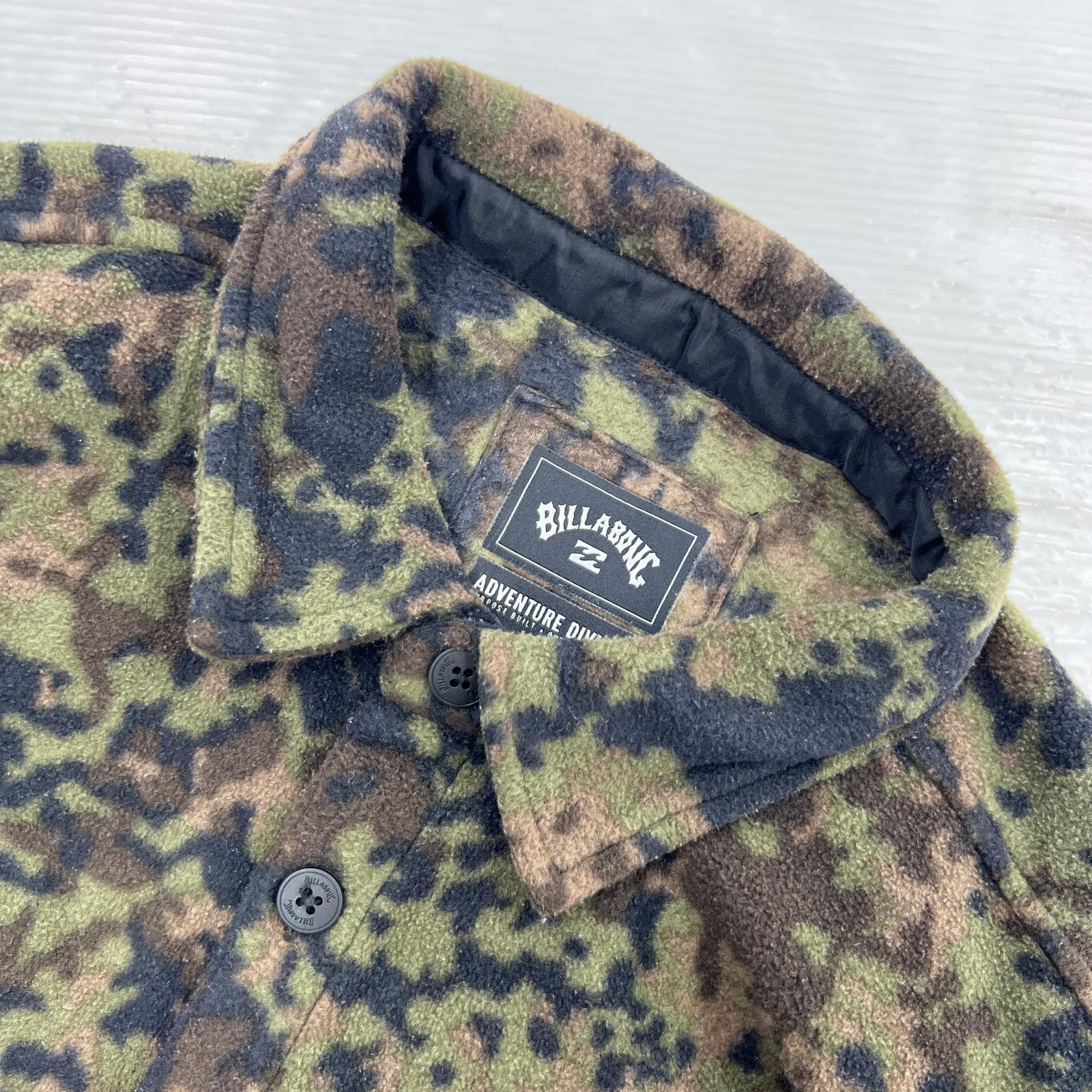 ジャケット カモ柄フリースシャツジャケット L L