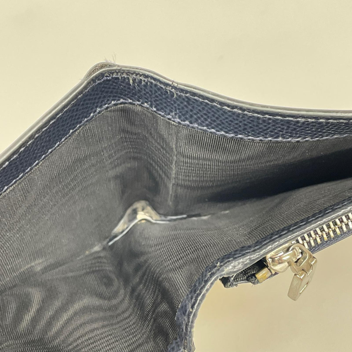 コンパクトウォレット 二つ折り財布