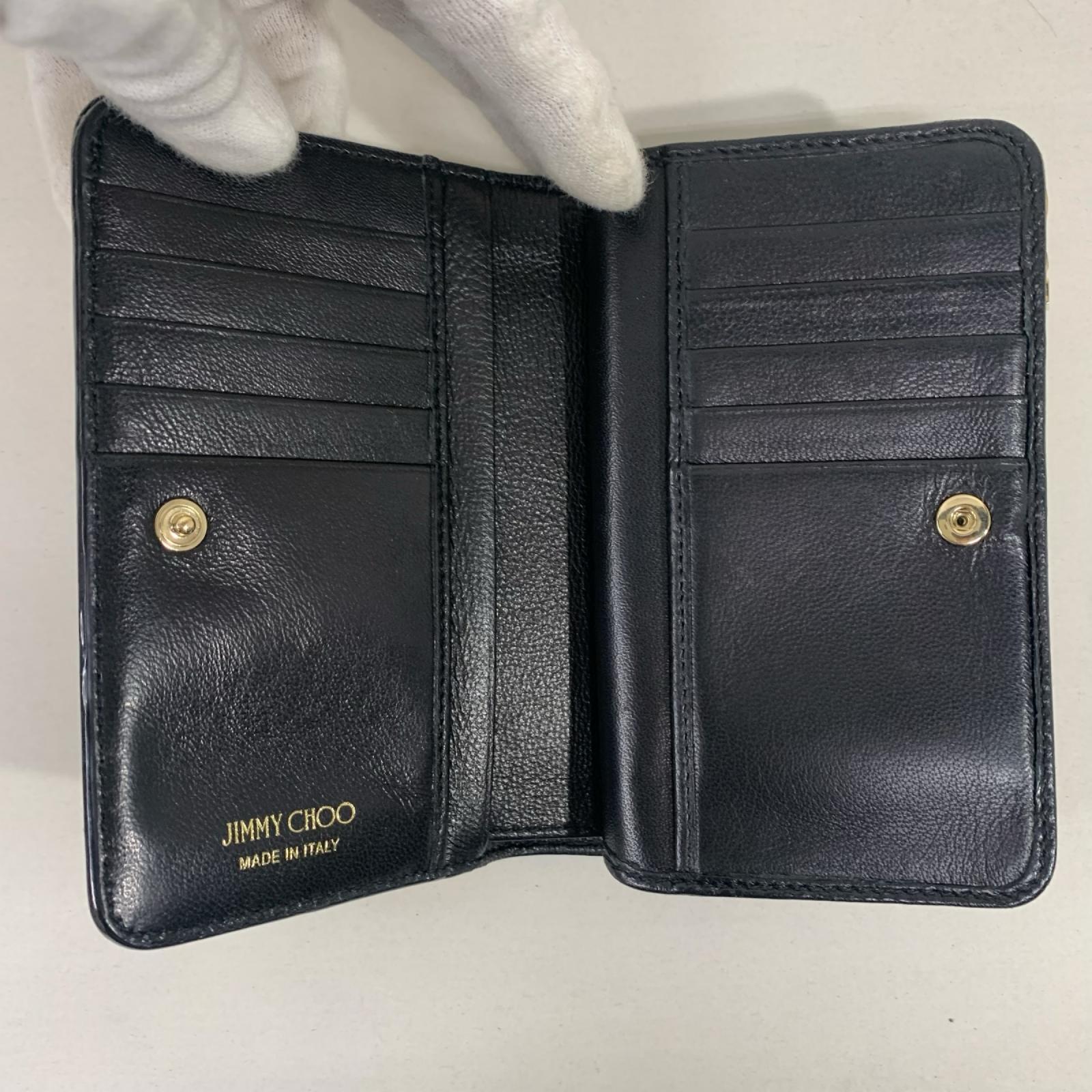 型押し二つ折り財布
