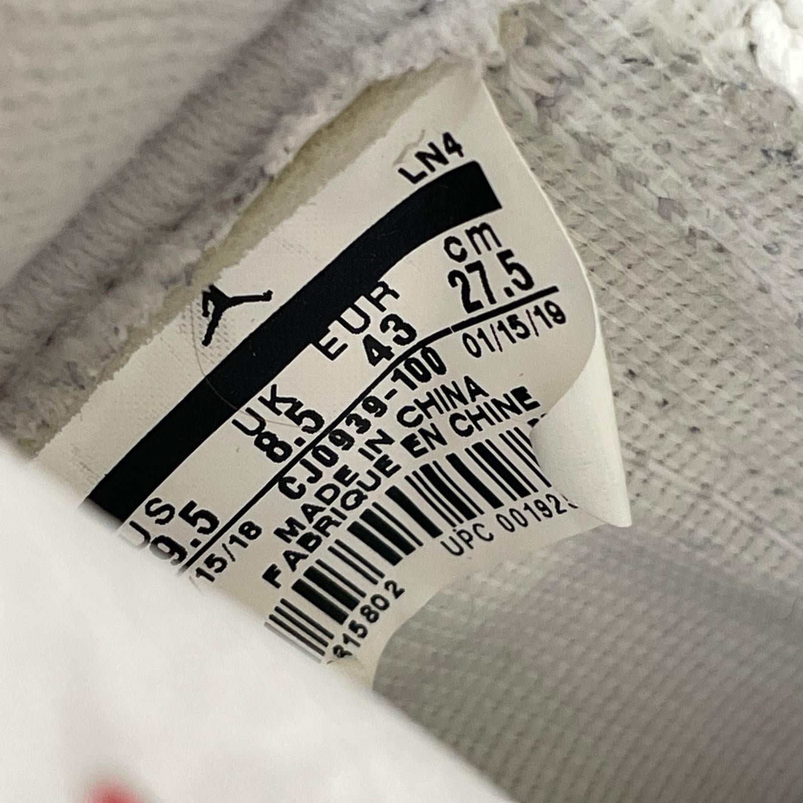 スニーカー CJ0939-100 Air Jordan 3 Retro 27.5cm (US9 1/2 UK9 EU45)