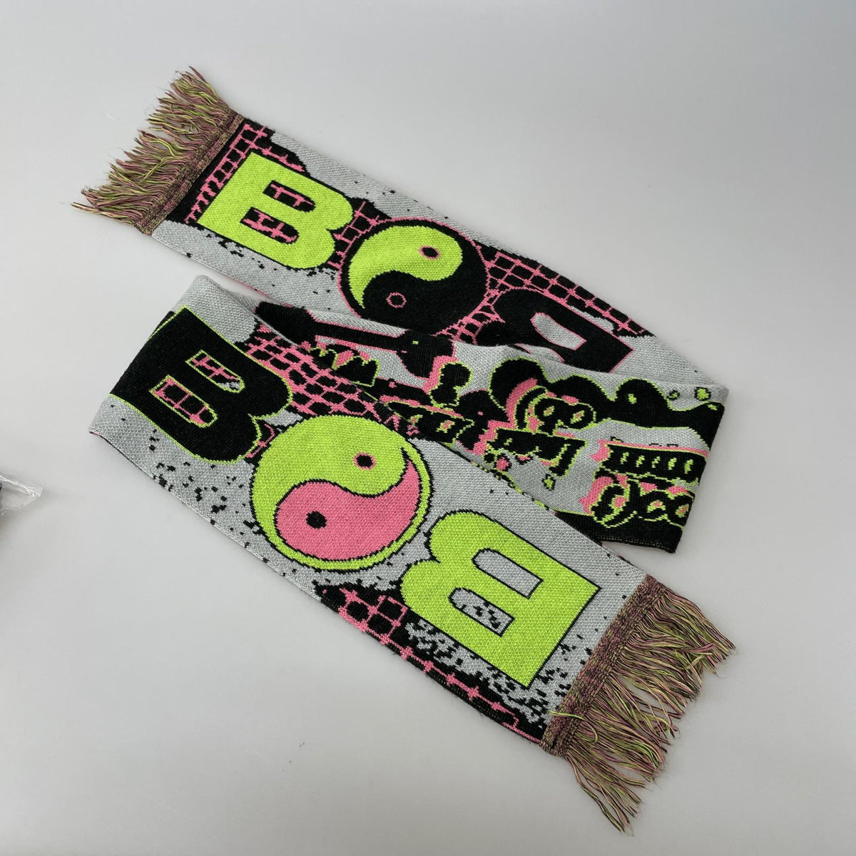 その他アクセサリー JACQUARD KNIT SOCCER SCARF マルチカラー