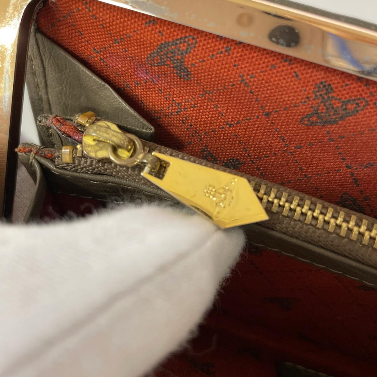 長財布 がま口 ロゴパンチング