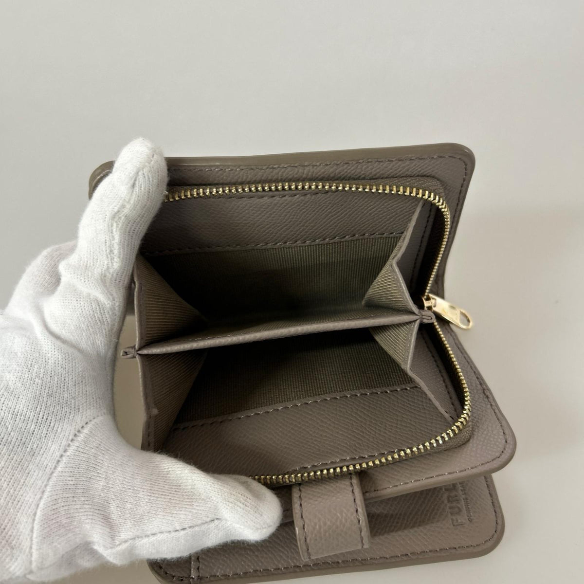 コンパクトウォレット FURLA 二つ折りウォレット ベージュ