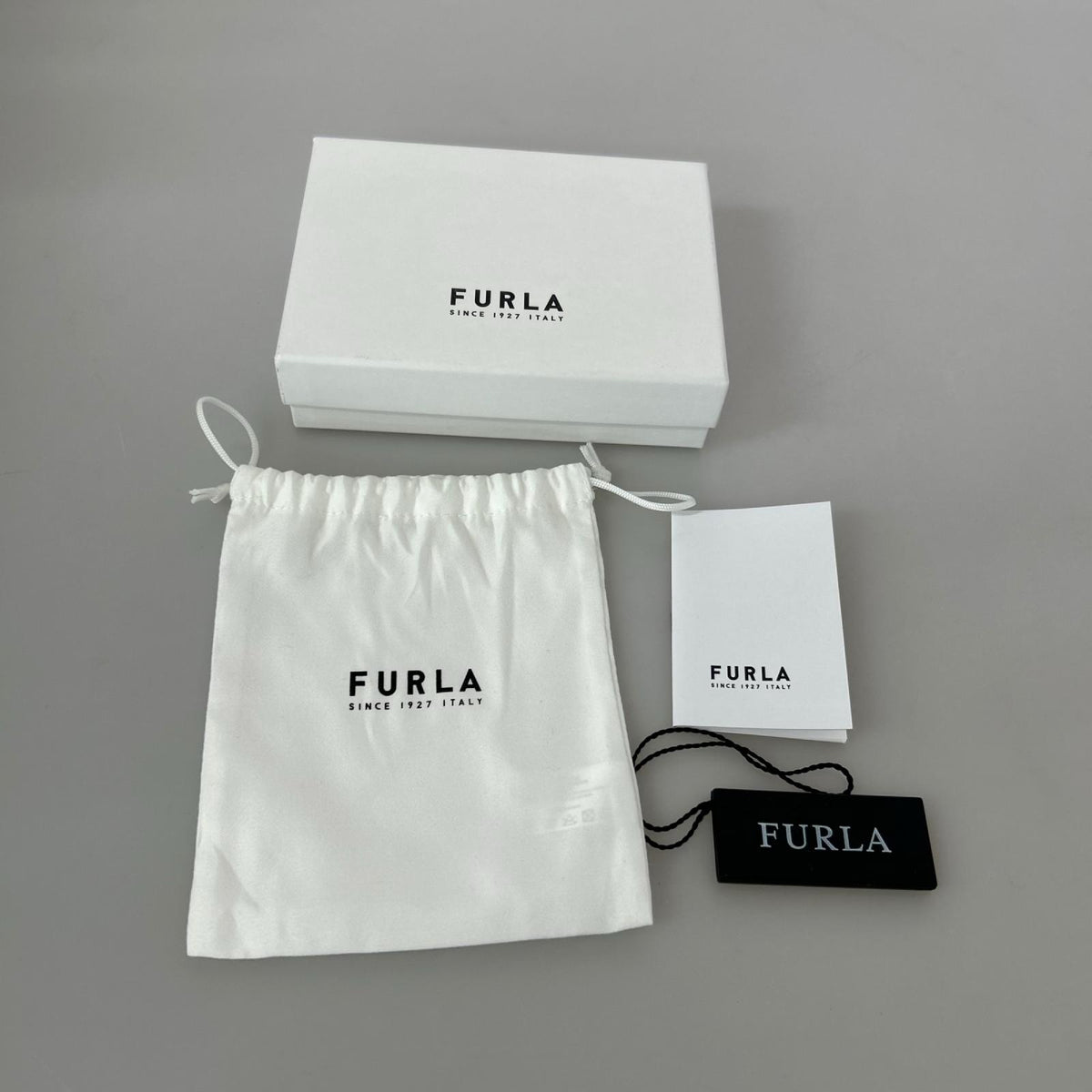 コンパクトウォレット FURLA 二つ折りウォレット ベージュ