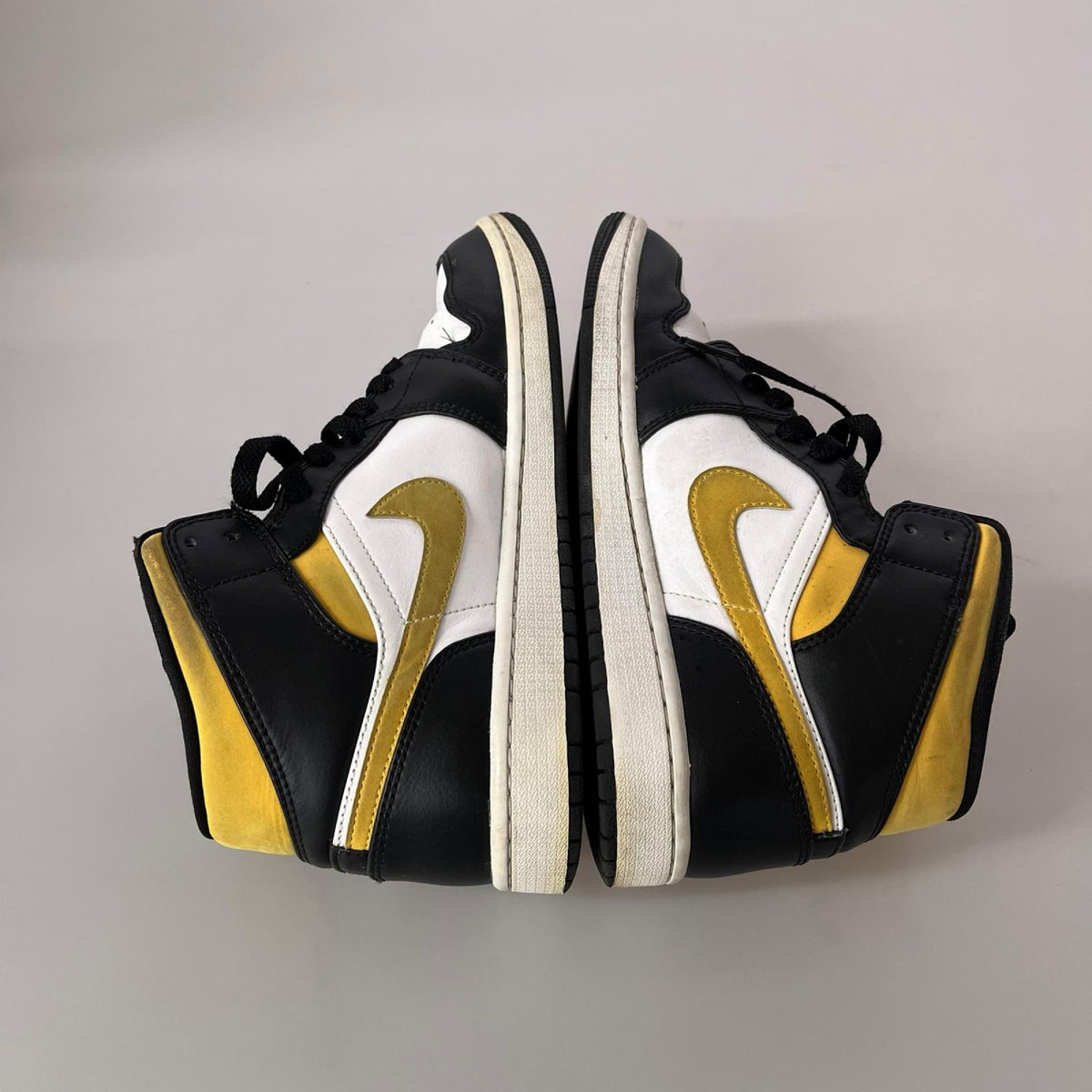 スニーカー AIR JORDAN 1 White/Pollen-Black 26.5cm 26.5cm (US8 1/2 UK8 EU43)