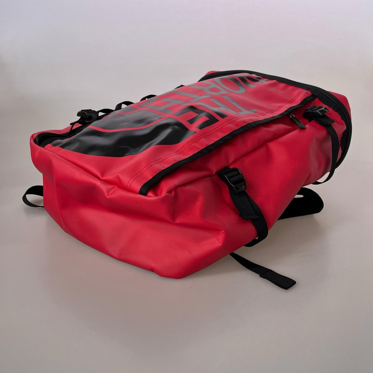 リュック・デイパック nm81357 レッド レッド