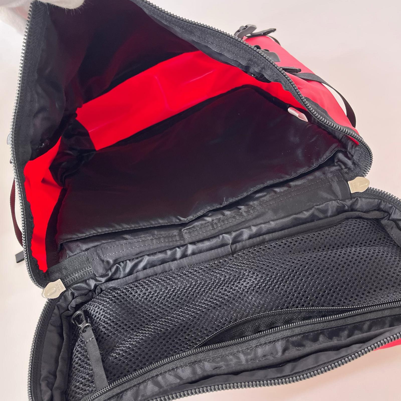 リュック・デイパック nm81357 レッド レッド