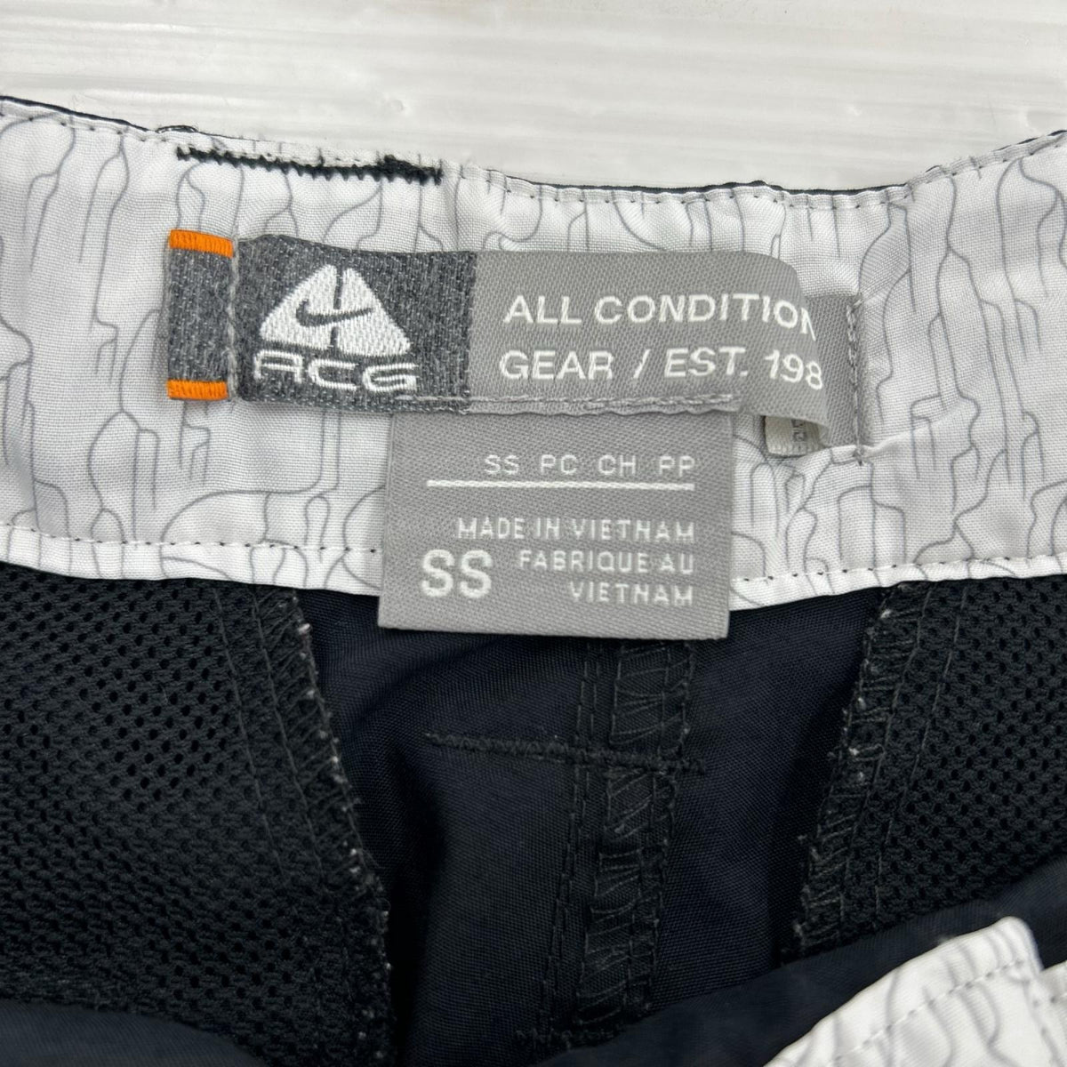 ショートパンツ NIKE ACG 00s ナイロン カーゴショーツ 黒 (SS) SS ブラック