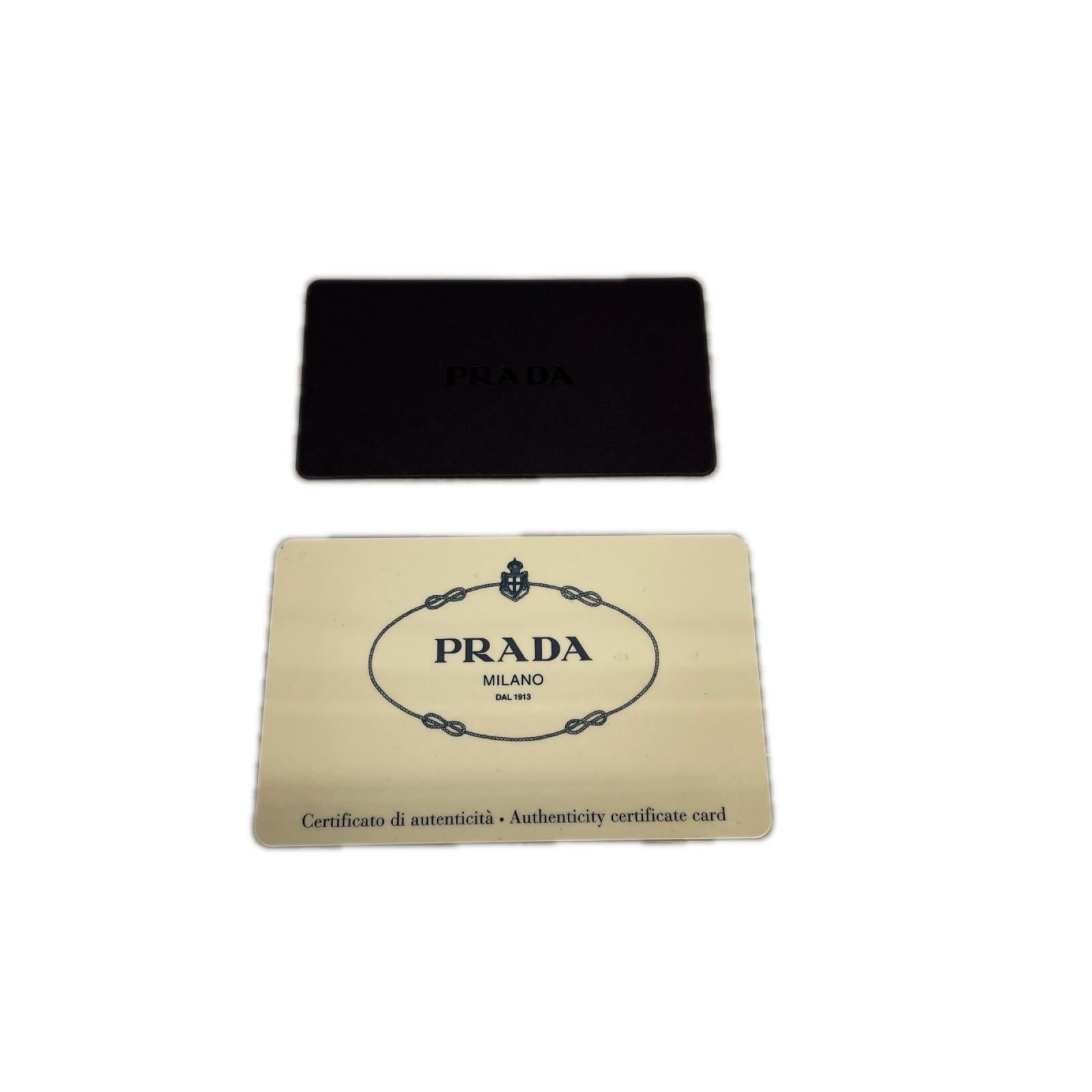 PRADA 三角プレート エナメルトートバッグ