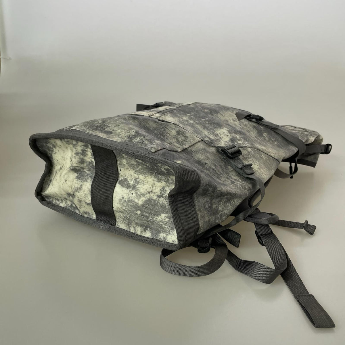 リュック・デイパック SCORIA BACKPACK ロールトップ グレー グレー