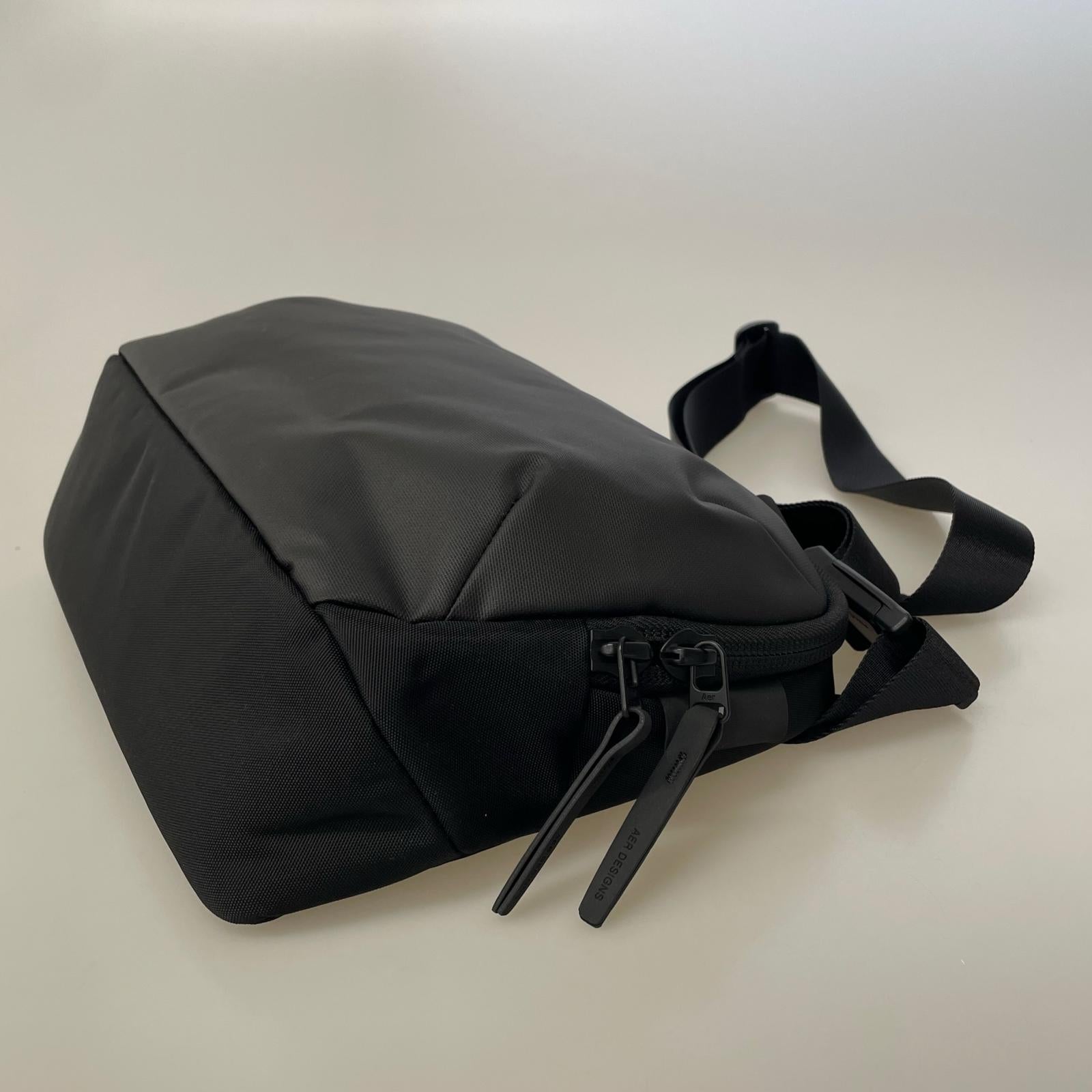 ショルダーバッグ Aer 黒 TECH SLING ブラック